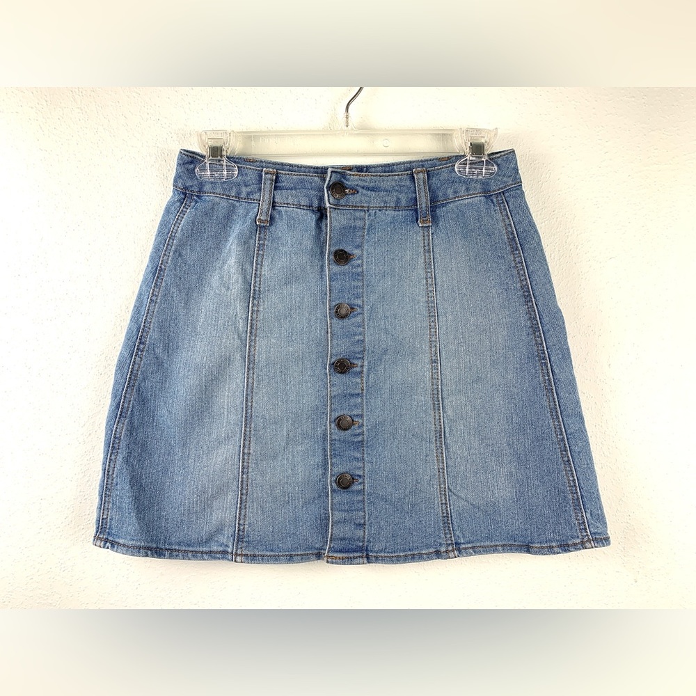 Mossimo Supply Co Button Front Jean Skirt, Light Denim Size 2